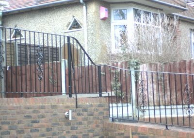 Curved balustrade incorporating ornamental motif