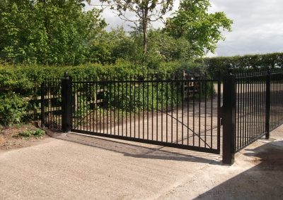 Automated single gate with railng 4