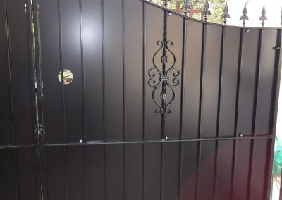 Bell Top Kingston gates with backing 2